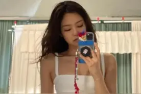 性感女神JENNIE身材引热议图片