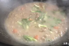 猪肉别炒了，裹上面粉简单一煮，滑嫩可口太香了，吃一次就忘不了图片