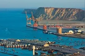 妥协没有出路！拒绝向新加坡交高额过路费，中国一举拿下世界大港图片