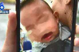 宝宝椅横档突然断裂，孩子头部着地，酒店：家长也要反思图片