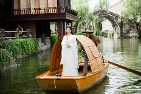 67岁赵雅芝重温经典，以白素贞扮相再度回归，和当年没有太大差别图片