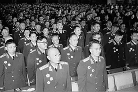 开国少将当过两大军区司令员，儿子是中将，亲家官至正国级图片