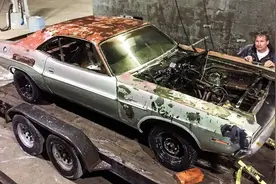 被弃草堆30年  1970年道奇挑战者变“废”为宝 搭载V8引擎图片