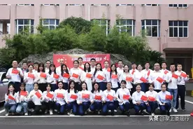 中秋国庆双节重逢 娄底三中和国旗同框（组图）图片