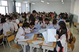 小学生写检讨书内藏暗语，被老师发现气得让请家长，网友：胆真大图片