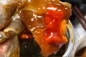 被生腌海鲜馋的流口水，看到寄生虫瞬间下头了图片