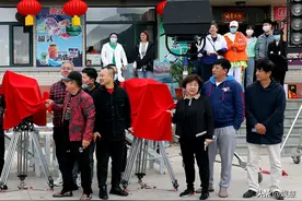 《乡村爱情15》拍摄花絮：首场戏就在永强家，谢广坤的头型太草率图片