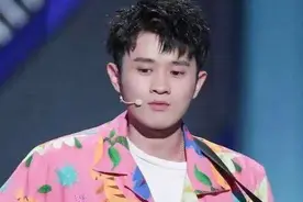 “脱口秀大会”第三季总冠军王勉：世界以痛吻我，我扇他个巴掌图片