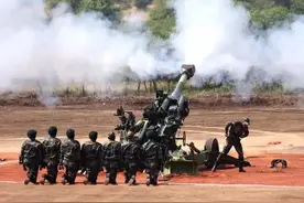 印军中印边境大炮压境！集结3个美制炮兵团，印度此举意欲何为？图片