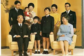 日本昭和天皇裕仁全家照，裕仁发动了侵华战争一直活到1989年图片
