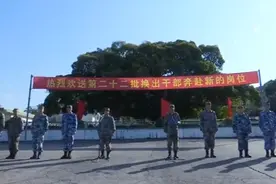 圆满完成香港防务任务！200余名驻香港部队陆海空军官轮换离港图片