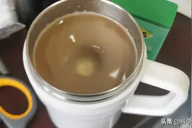这杯子注水后就开始自动搅拌，怎么做到的，莫不是永动机？图片