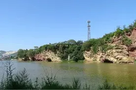 辽宁这条马路边沉睡着一条“彩色巨龙”，距今已有4亿多年历史图片