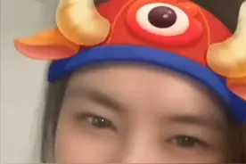 30岁邓紫棋素颜曝光，脸僵硬苹果肌突出明显，与美艳形象差太大图片