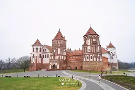 白俄罗斯的这个城堡，有着六百年历史，承载着这片土地的沉重历史图片