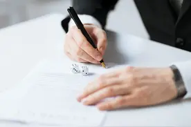 公务员和国企的差距有多大？公务员2:1险胜，你觉得如何呢图片