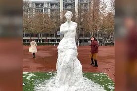 清华美院男生用雪堆出断臂维纳斯，惟妙惟肖让人惊叹视频封面