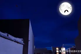 狄仁杰火攻消灭死亡之神，众人欢庆胜利，有一只蝙蝠在暗夜中狞笑图片