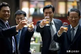 酒桌上敬酒有套路，尤其适合嘴笨的你，学会的都升职涨薪了图片