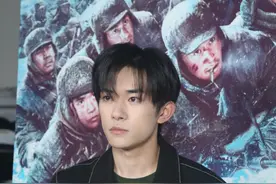 6位不“浓妆艳抹”的流量小生，易烊千玺五官刚毅，肖战从不染发图片