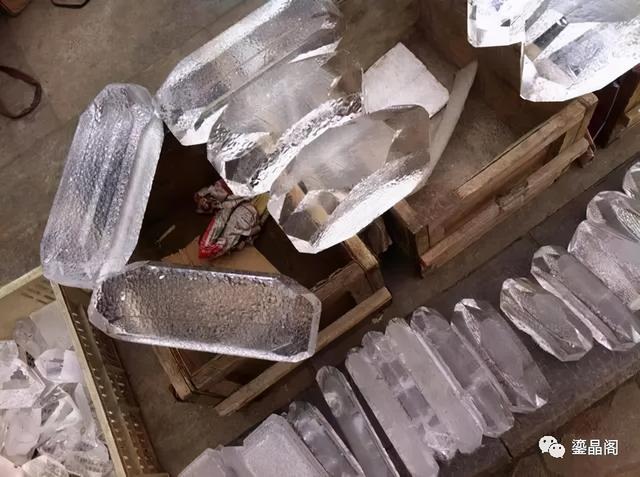 水晶七彩胶花能造假吗 2026年水晶七彩胶花能造假吗图片