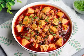 麻婆豆腐怎么烧才入味？四川大姐教我一招，豆腐烧出来入味又滑嫩图片