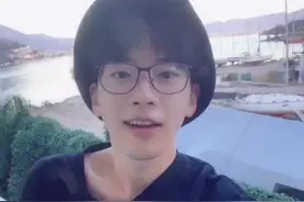 组图：内地网红费启鸣图片