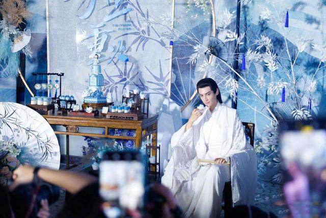 《月上重火》原著现实意义：我们每个人都可在其中找到曾经的自己