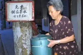 江苏镇江“茶水”奶奶李茂兰 一杯茶水暖人间图片