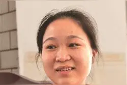 放假 她就回家当“洗车工”图片