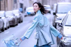 “雾霾蓝”可显高级感了，照着这3点穿搭思路，显白又显质感图片