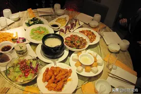 老外：中国人是没有吸引力的用餐者，吃饭声音大，残渣堆积如小山图片
