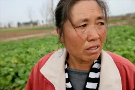 50岁女人：给70岁失能大爷当住家保姆，每月工资7500，但却想离开图片