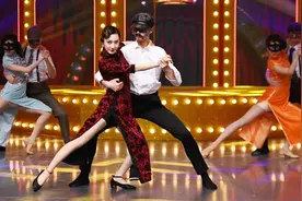 baby王丽坤关晓彤旗袍秀，年龄最小的最“妖娆”，鹿晗眼光真好图片