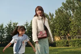 杨紫接班刘雯代言coach，乖乖女VS高冷超模，表现力大不同图片