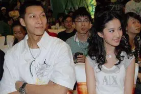 易建联曾狂追刘亦菲！送百万手镯被秒拒，“榴莲”组合令人唏嘘图片