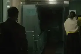 “我偷窥了老公初恋的朋友圈，每一条他都留了同一句话...”图片