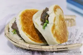 不用烙饼，3分钟做出肉夹馍，咸香美味，早餐来一个真的太香了图片