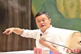 马云：逛了逛武汉的夜市，在这座城市里看到希望图片