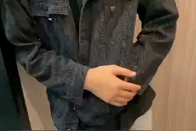 河南商丘：男子醉酒不忘给女友带礼物，掏出来那一刻女友哭笑不得图片