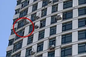 趁女儿睡着，宝爸跑着下楼取快递，回来时女儿已无生命体征图片