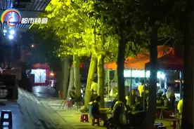 “根本睡不着！”烧烤摊严重扰民，城管这样整治图片