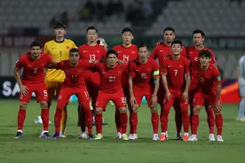 国足包机回国！国乒坐经济舱去美国，凌晨3点才到，孙颖莎太困了图片