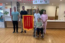 ［康复案例］从意外瘫痪到恢复行走，康复师让长者笑容再次绽放图片