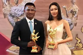 播求成动作电影巨星，获“泰国奥斯卡”最佳男主角奖，抢一龙风头图片