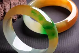 黄加绿翡翠为什么现在价格这么贵？图片
