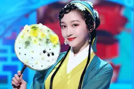 她的小青真的不行，放过张曼玉吧！看看从前5大美女青蛇图片