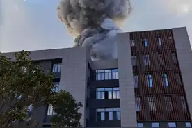【三国部落】实验室爆燃致2死9伤，高校应加强实验室安全管理图片