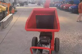轻松粉碎废弃枝干，树枝粉碎机带您走向致富的道路图片