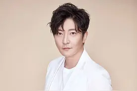 郭京飞腰伤复发，仍担心杨超越独自奋战，真“老父亲”了图片